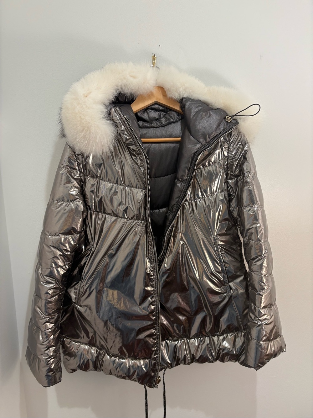 Gorski Apres Ski Metallic Silver Puffer Jacket with Fur Trim (Size Medium)